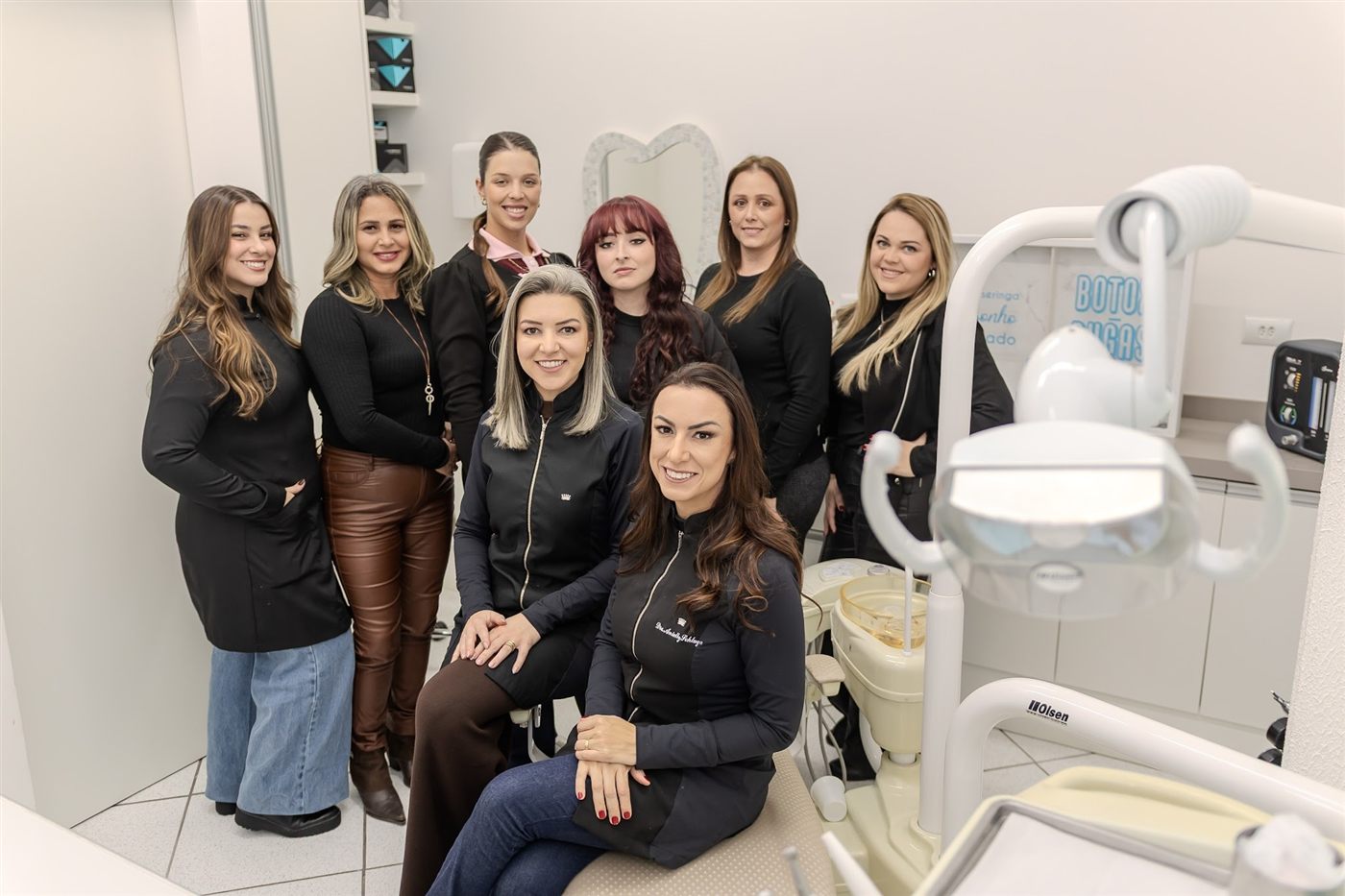 Equipe da Eurodent reunida no consultório